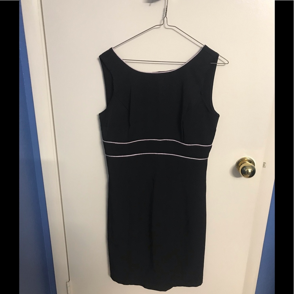 Black sleeveless dress
